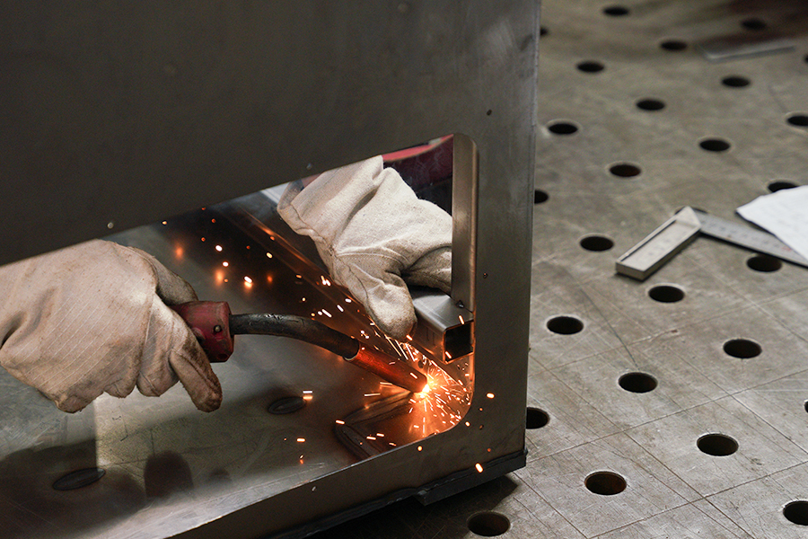 Pinapabilis ng Smart Sheet-Metal Fabrication ang Mga Pag-upgrade sa Paggawa: Ang Runjiutian ay Nagtutulak ng Pagpapabuti ng Kalidad